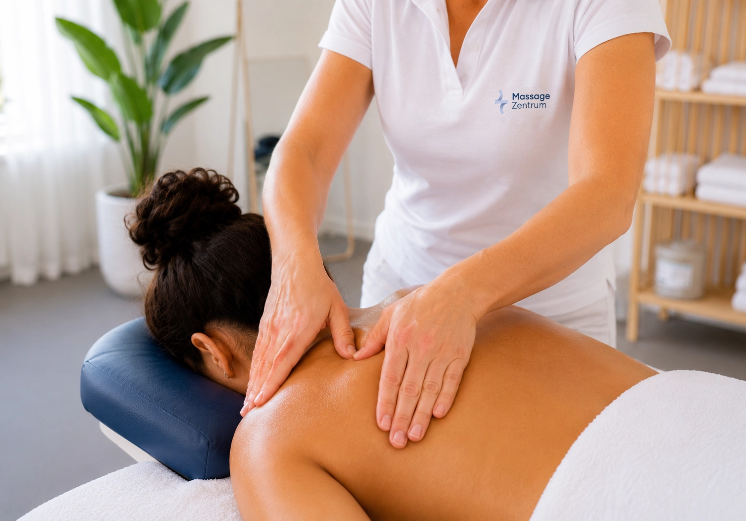Schulterbehandlung im Massage Zentrum Kreuzlingen am Bodensee